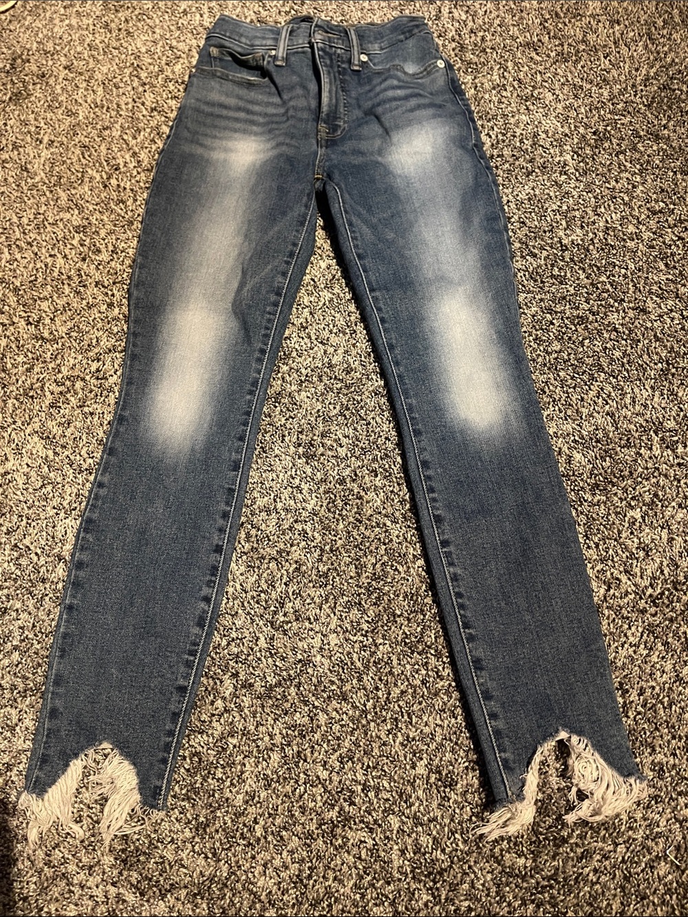 Lucky Brand Faded Blue Skinny Jeans with Frayed Hem (0/25)